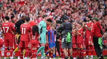 تحية متبادلة بين الأندية: ليفربول يرد الجميل لكريستال بالاس من خلال الممر الشرفي
