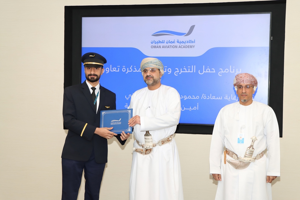 تخريج الفوج الرابع من أكاديمية عُمان للطيران