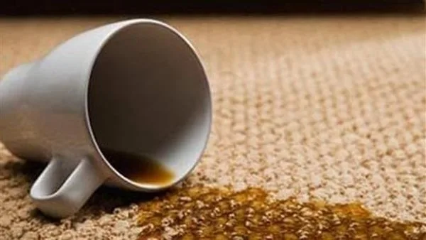 تخلصي من بقع الشاي والقهوة بسهولة.. خطوات فعالة وسريعة