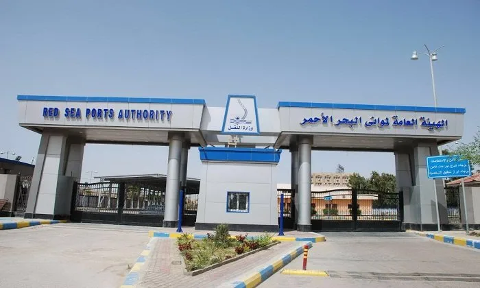 تداول 15 ألف طن و880 شاحنة بضائع عامة ومتنوعة بموانئ البحر الأحمر