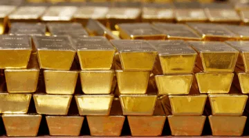 تراجع أسعار الذهب مع صعود الدولار بعد حكم قضائي بشأن رسوم ترامب الجمركية