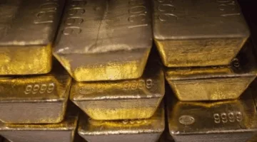 تراجع أسعار العقود الآجلة للذهب بنسبة تتجاوز 1%