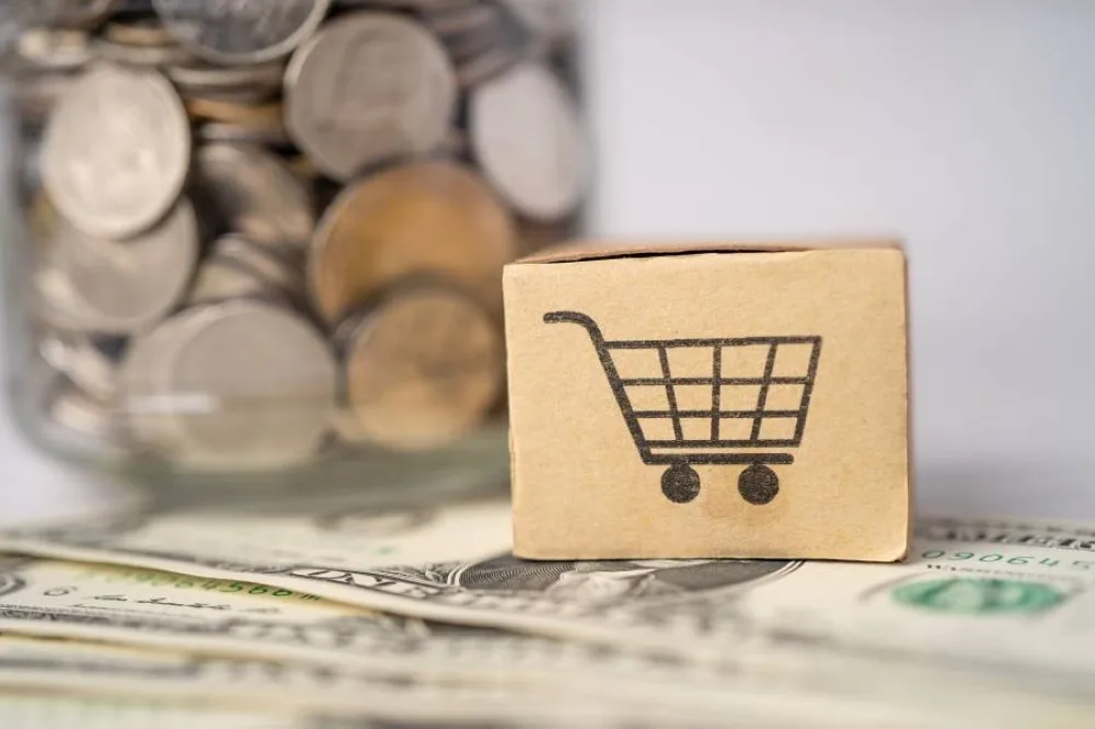 تراجع إنفاق الأميركيين مع بدء تطبيق الرسوم الجمركية.. هل بدأ استهلاكهم يتسم بالحذر؟