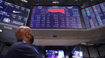 تراجع البورصات الأمريكية بسبب تهديدات ترامب بفرض رسوم على أوروبا