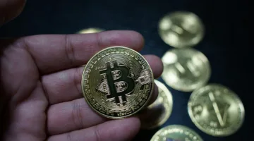 تراجع “البيتكوين” في ظل عمليات جني الأرباح