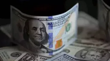 تراجع الدولار أمام الجنيه في منتصف تداولات اليوم