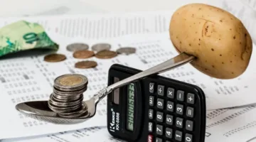 تراجع معدل التضخم في الولايات المتحدة الشهر الماضي مع زيادة في معدلات الدخل.