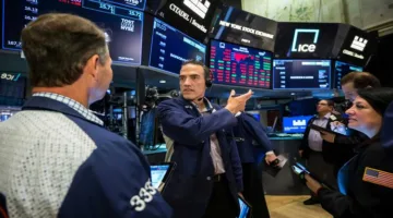 تراجع وول ستريت إثر تهديد ترامب بفرض رسوم جديدة على الاتحاد الأوروبي