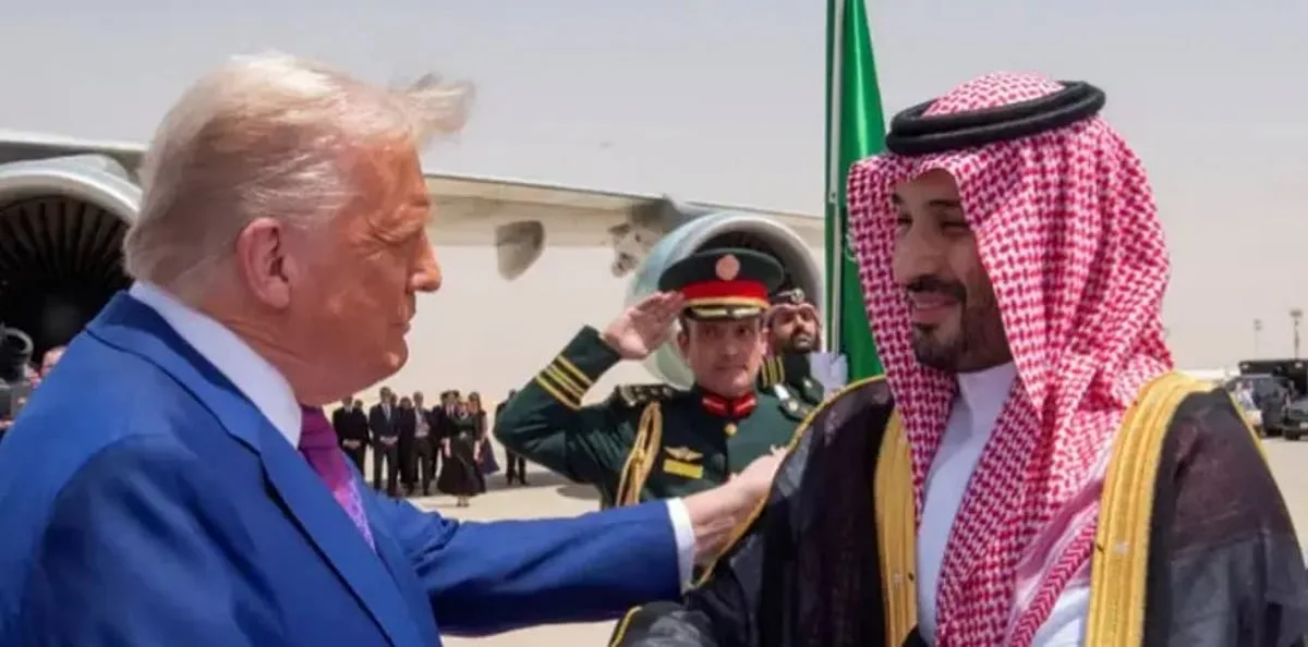 ترامب: الأمير محمد بن سلمان أخبرني بجدية عن أهمية رفع العقوبات المفروضة على سوريا ترامب: الأمير محمد بن سلمان أخبرني بجدية عن أهمية رفع العقوبات المفروضة على سوريا