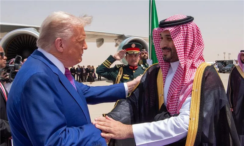 ترامب يزور الرياض في أول رحلة خارجية له منذ توليه الرئاسة مرة أخرى. ترامب يزور الرياض في أول رحلة خارجية له منذ توليه الرئاسة مرة أخرى.
