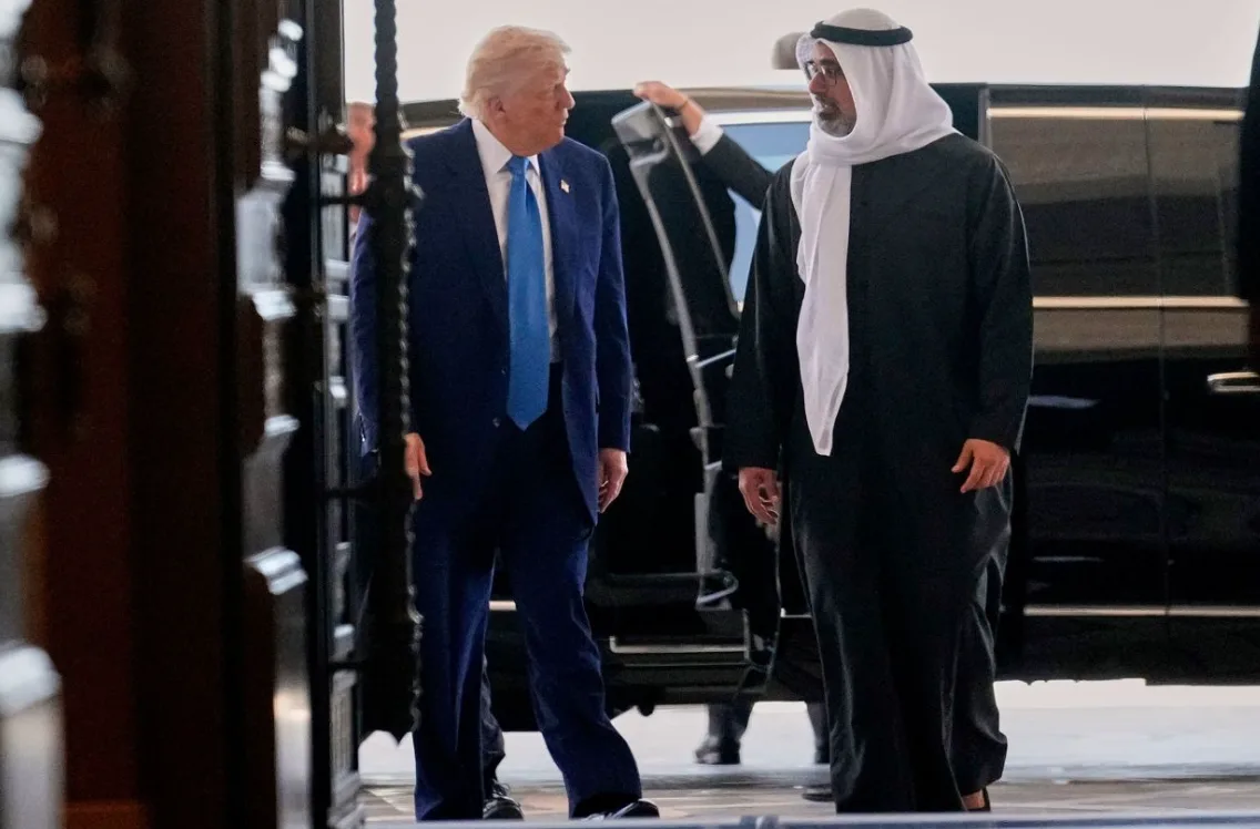 ترامب يصل إلى “المقر الرئاسي” لتناول وجبة الإفطار في أبوظبي ترامب يصل إلى “المقر الرئاسي” لتناول وجبة الإفطار في أبوظبي