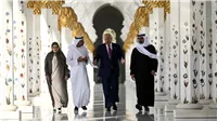 ترامب يعبر عن إعجابه بمسجد الشيخ زايد في أبو ظبي | فيديو