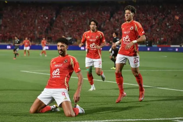 دموع أكرم توفيق وعلي معلول وسط احتفالات الأهلي بفوزهم بدرع الدوري دموع أكرم توفيق وعلي معلول وسط احتفالات الأهلي بفوزهم بدرع الدوري