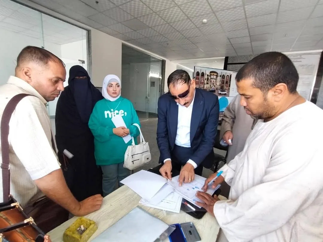 تسليم 9 محال تجارية بمول الغردقة لأصحابها الأصليين