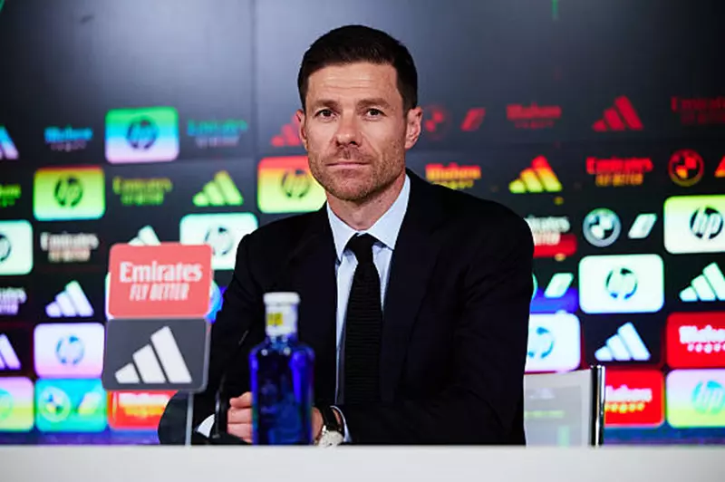 تشابي ألونسو يتناول… أسلوب ريال مدريد في اللعب… مستقبل رودريجو… وموقع بيلينجهام في الفريق. تشابي ألونسو يتناول… أسلوب ريال مدريد في اللعب… مستقبل رودريجو… وموقع بيلينجهام في الفريق.