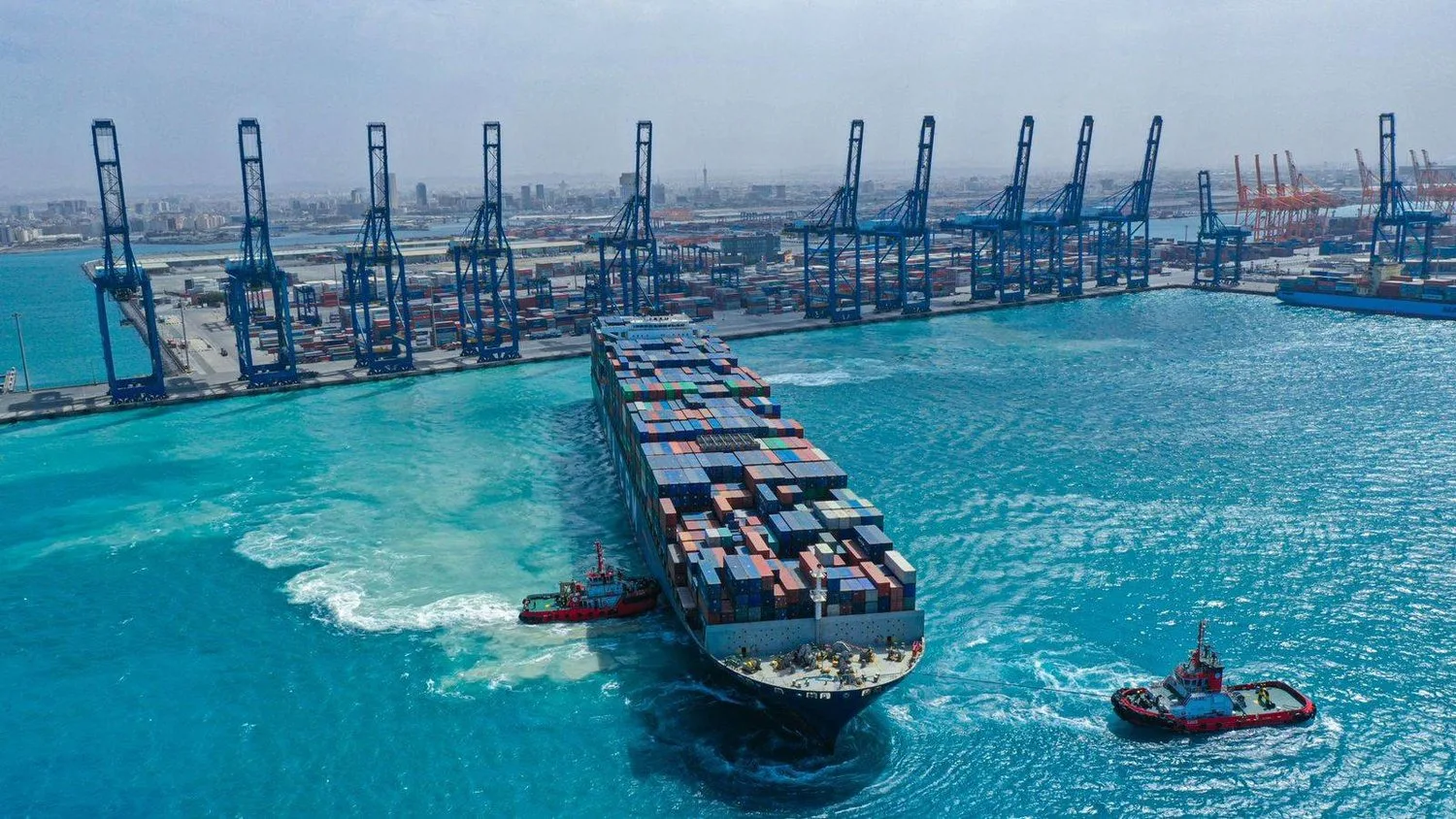 خدمة شحن جديدة في ميناء جدة لتعزيز الاتصال بأربعة موانئ إقليمية ودولية خدمة شحن جديدة في ميناء جدة لتعزيز الاتصال بأربعة موانئ إقليمية ودولية
