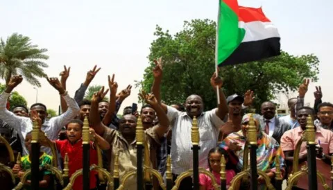تشكيلة جديدة لمجلس السيادة السوداني مع إضافة سيدتين بملامح مدنية. تشكيلة جديدة لمجلس السيادة السوداني مع إضافة سيدتين بملامح مدنية.