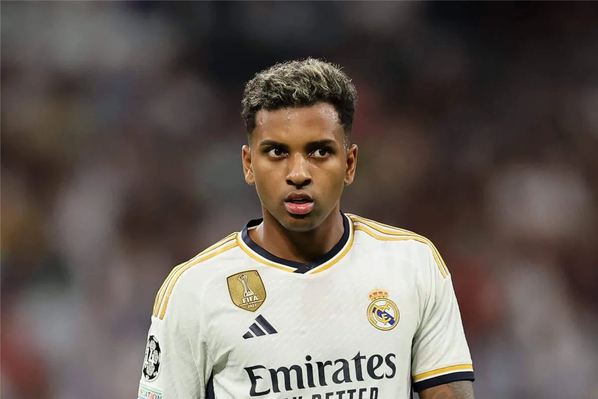 تشكيلة ريال مدريد لمواجهة إشبيلية في الليغا.. تحديث حول حالة رودريجو تشكيلة ريال مدريد لمواجهة إشبيلية في الليغا.. تحديث حول حالة رودريجو