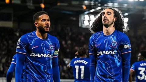 تشيلسي يتغلب على مانشستر يونايتد في بطولة الدوري الإنجليزي تشيلسي يتغلب على مانشستر يونايتد في بطولة الدوري الإنجليزي