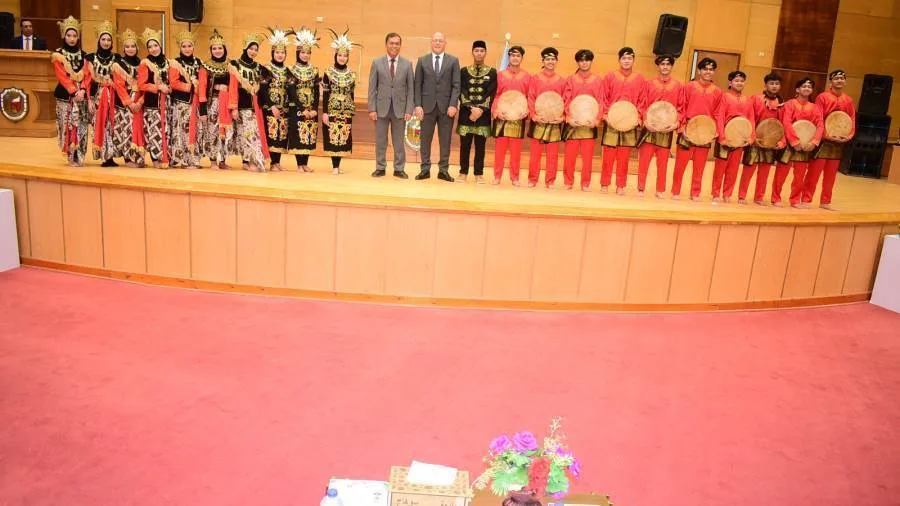 تعاون أكاديمي وعروض فنيه تراثية .. جامعة سوهاج تنظم يوما ثقافيا إندونيسيا