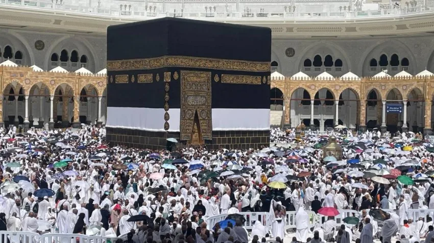 تعزيز الجهود لتلبية احتياجات زوار الحرمين في يوم الجمعة تعزيز الجهود لتلبية احتياجات زوار الحرمين في يوم الجمعة
