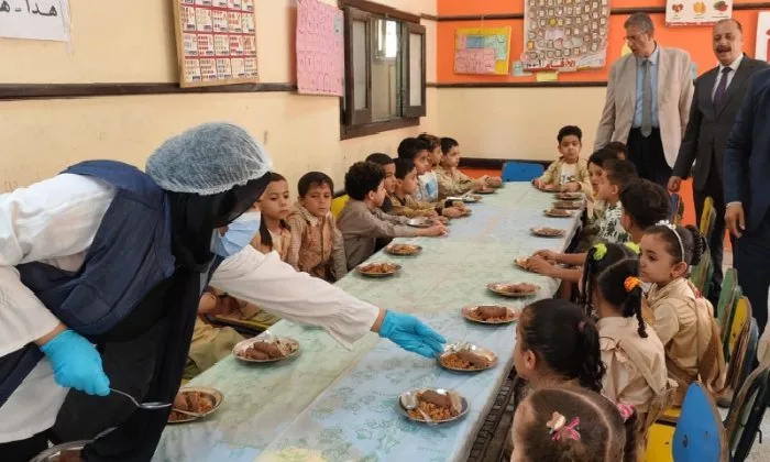 “تعليم الفيوم”: بدء مشروع تقديم الوجبة الساخنة للطلاب في المرحلة الابتدائية