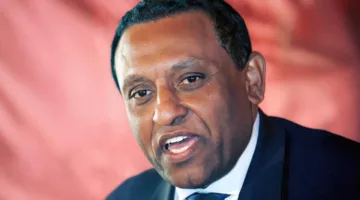 تعيين رئيس وزراء جديد في السودان: بين الآمال والصعوبات