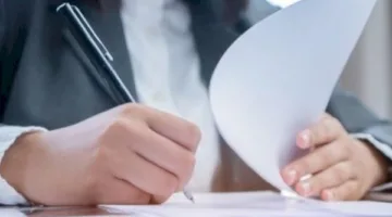 تغيير هيكل الدماغ… بحث يكشف تأثير ساعات العمل الممتدة على المخ