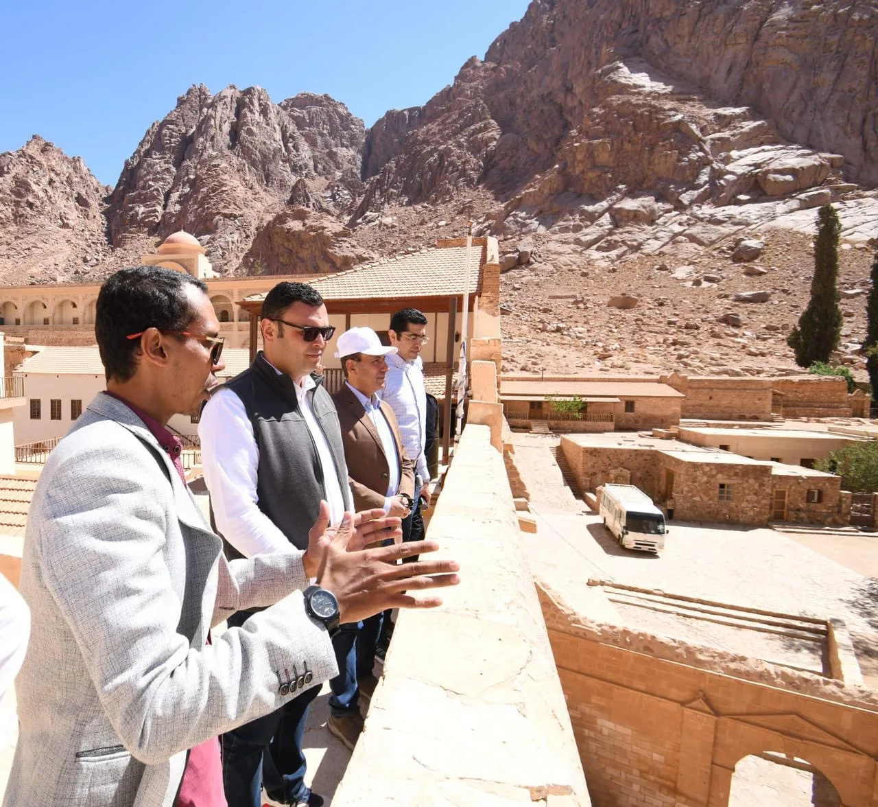 تفاصيل جولة وزير الإسكان داخل دير سانت كاترين