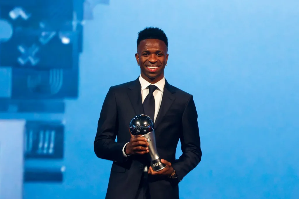 تفاصيل عقد فينيسيوس الجديد مع ريال مدريد.. الأغلى في الملكي تفاصيل عقد فينيسيوس الجديد مع ريال مدريد.. الأغلى في الملكي