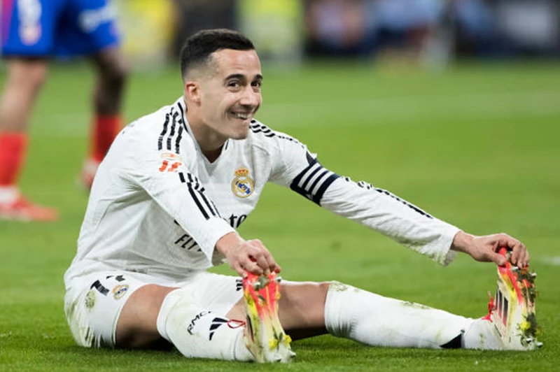 تقارير: أرنولد يهدد مستقبل فاسكيز في ريال مدريد