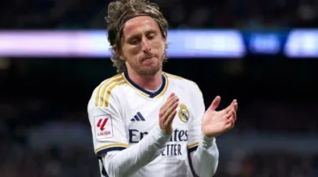 تقارير: ألونسو يطالب إدارة ريال مدريد بتمديد عقد لوكا مودريتش