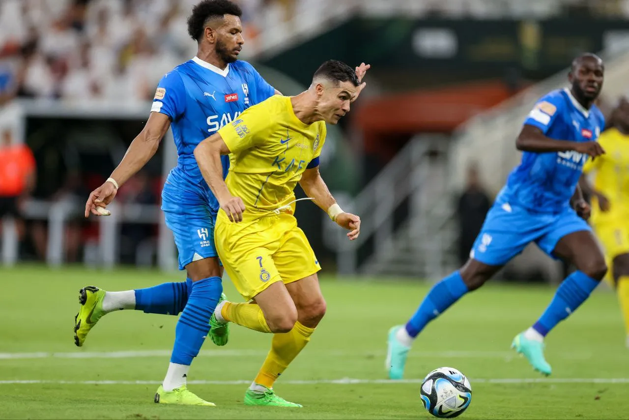 تقارير: رونالدو على بعد خطوات من الانتقال للهلال، وإتمام الصفقة قريباً جداً تقارير: رونالدو على بعد خطوات من الانتقال للهلال، وإتمام الصفقة قريباً جداً