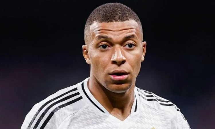 تقارير: ريال مدريد يخصص القميص رقم 10 لمبابي بعد نهاية كأس العالم للأندية تقارير: ريال مدريد يخصص القميص رقم 10 لمبابي بعد نهاية كأس العالم للأندية