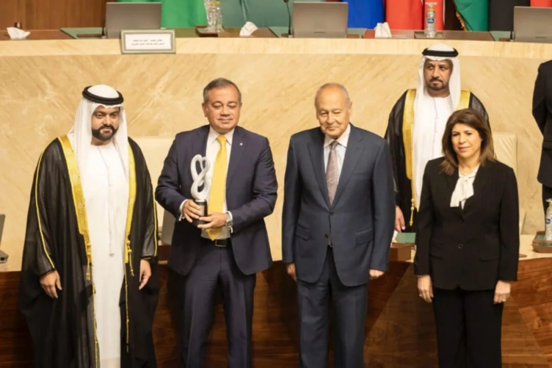 تقدير الرئيس التنفيذي لمصرف «أبو ظبي الإسلامي- مصر» كأحد القادة البارزين في مجال الاستدامة في العالم العربي تقدير الرئيس التنفيذي لمصرف «أبو ظبي الإسلامي- مصر» كأحد القادة البارزين في مجال الاستدامة في العالم العربي