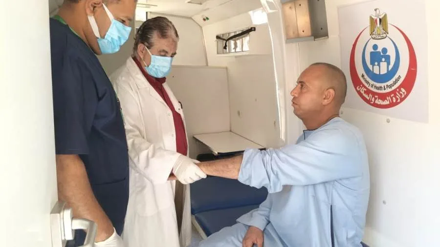 تقديم 1086 خدمة صحية خلال قافلة طبية مجانية في قرية الديابة بمركز أبوقرقاص