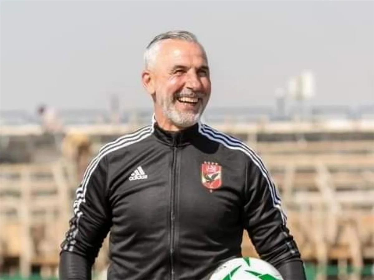 تقديم الشكر لمدرب حراس الأهلي ميشيل يانكون تقديم الشكر لمدرب حراس الأهلي ميشيل يانكون