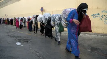 تقرير: الضغوط الاقتصادية تدفع النساء بشكل متزايد للعمل في القطاع غير الرسمي