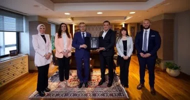تكريم البنك الأهلي من مؤسسة صناع الخير بحضور الإتربي وأيوطالب لدوره الفعال في تعزيز المبادرات المجتمعية تكريم البنك الأهلي من مؤسسة صناع الخير بحضور الإتربي وأيوطالب لدوره الفعال في تعزيز المبادرات المجتمعية