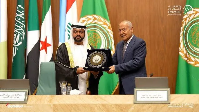 تكريم ولي عهد الفجيرة في الجامعة العربية وإطلاق الكرداوي لمبادرة “شهادة التعليم” تكريم ولي عهد الفجيرة في الجامعة العربية وإطلاق الكرداوي لمبادرة “شهادة التعليم”