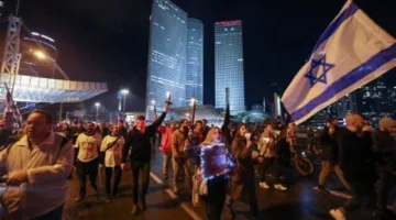 تل أبيب: عشرات المحتجين يدخلون مقار حزب الليكود الحاكم بالقوة