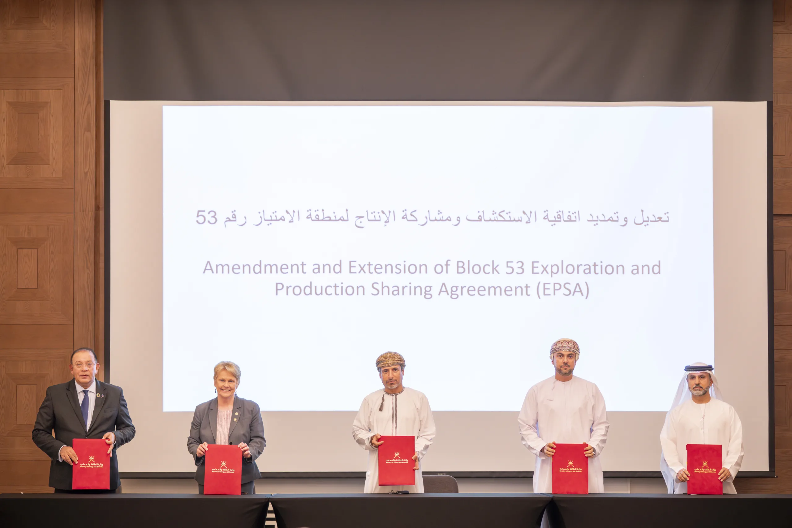 تمديد اتفاقية منطقة الامتياز 53 باستثمارات تقدر بـ 11.5 مليار ريال عماني تمديد اتفاقية منطقة الامتياز 53 باستثمارات تقدر بـ 11.5 مليار ريال عماني