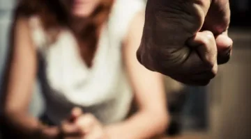 رقم الطوارئ لمكافحة العنف ضد النساء في ألمانيا يسجل زيادة قياسية في المكالمات عام 2024