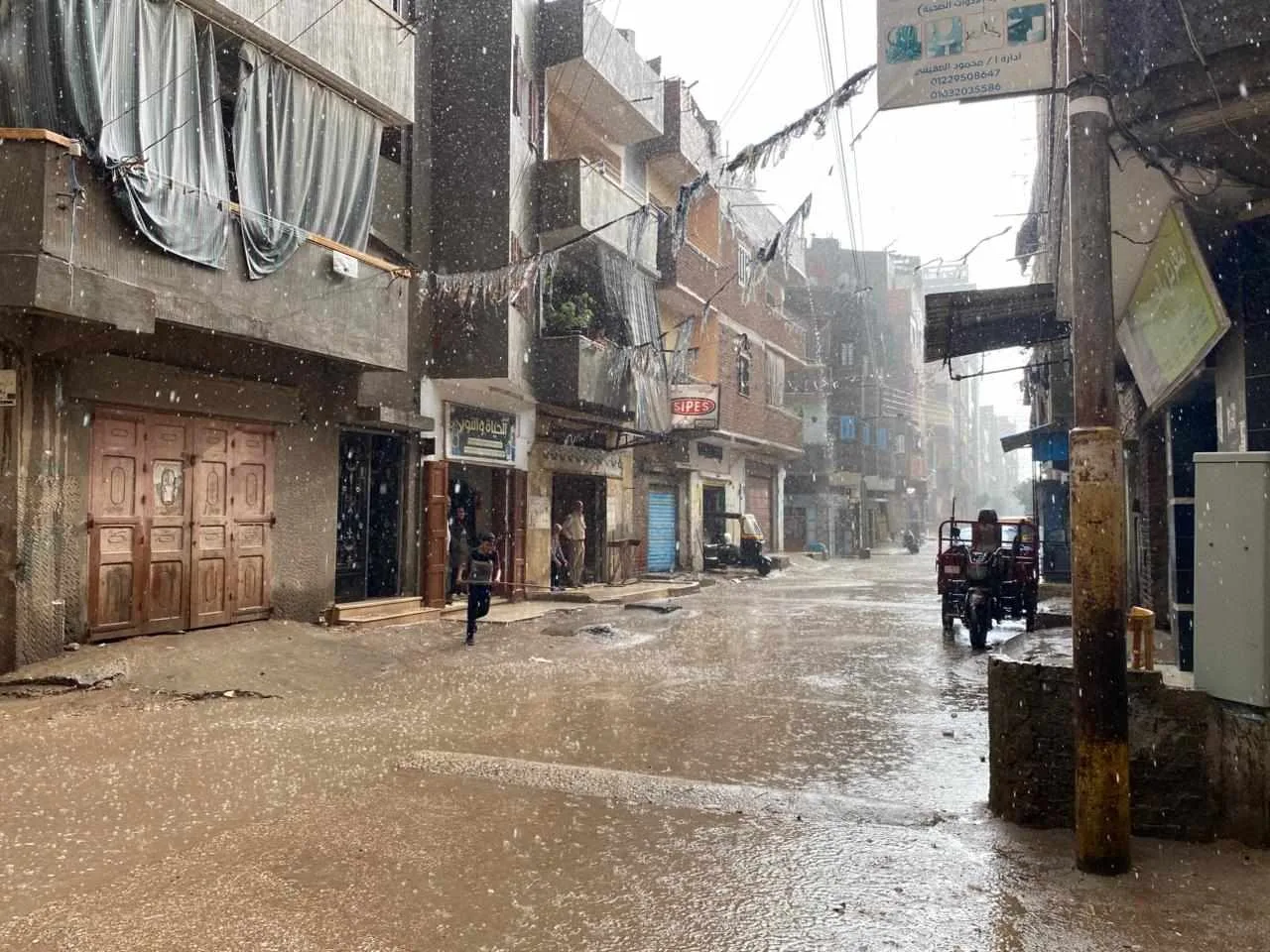 سقوط أمطار غزيرة في الغربية والمحافظة تُعلن حالة الطوارئ