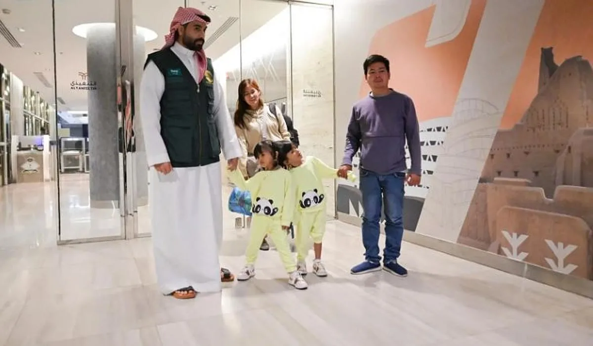 تنفيذًا لتوجيهات خادم الحرمين الشريفين ولي العهد.. وصول التوأم الملتصق الفلبيني “كليا وموريس آن” إلى الرياض تنفيذًا لتوجيهات خادم الحرمين الشريفين ولي العهد.. وصول التوأم الملتصق الفلبيني “كليا وموريس آن” إلى الرياض