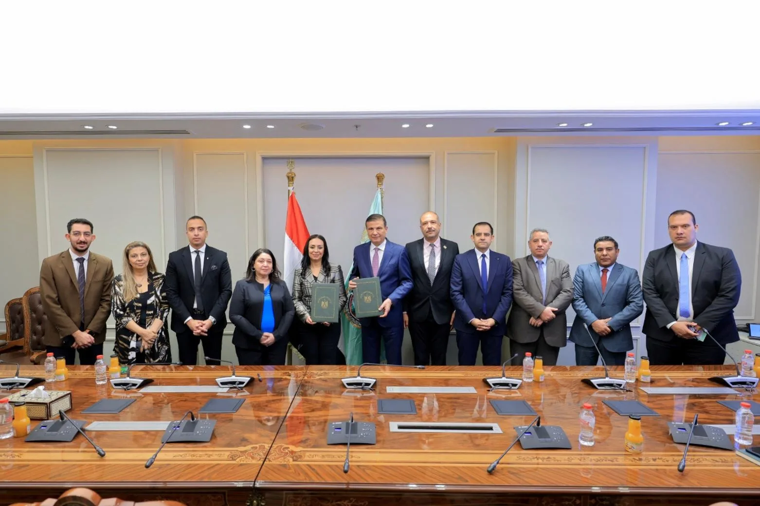 توقيع اتفاقية تعاون بين وزارتي التضامن الاجتماعي والزراعة لدعم المزارعين الصغار توقيع اتفاقية تعاون بين وزارتي التضامن الاجتماعي والزراعة لدعم المزارعين الصغار