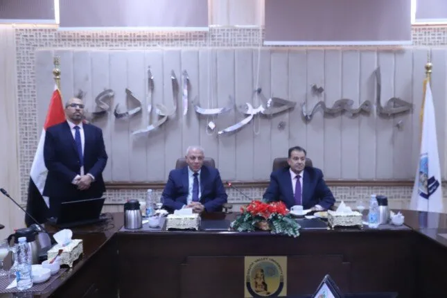 توقيع اتفاقية شراكة بين جامعة جنوب الوادي وهيئة تطوير الصعيد توقيع اتفاقية شراكة بين جامعة جنوب الوادي وهيئة تطوير الصعيد
