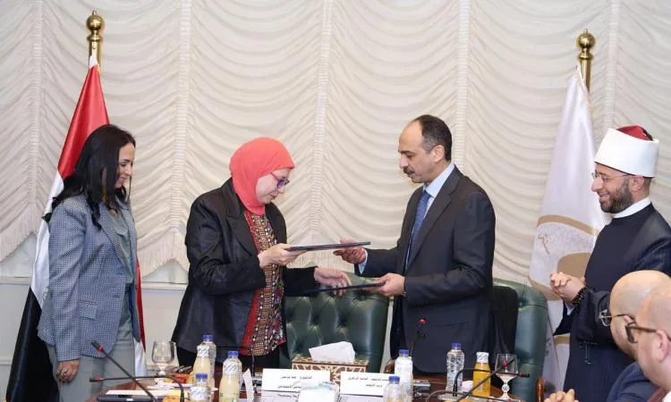 توقيع اتفاقية شراكة بين وزارة الأوقاف والمركز القومي للبحوث الاجتماعية والجنائية توقيع اتفاقية شراكة بين وزارة الأوقاف والمركز القومي للبحوث الاجتماعية والجنائية