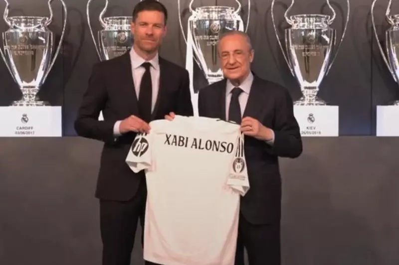 توقيع الاتفاقيات وهدية تذكارية.. ريال مدريد يرحب بتشابي ألونسو توقيع الاتفاقيات وهدية تذكارية.. ريال مدريد يرحب بتشابي ألونسو