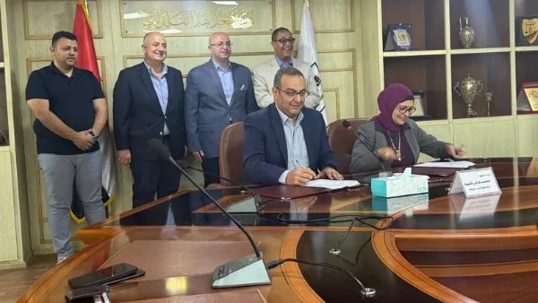توقيع بروتوكولً لتطوير وحدات العناية المركزة بمستشفى الصدر ببني سويف